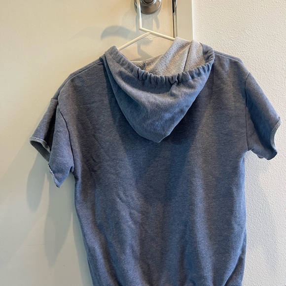 Short sleeve hooded sweatshirt - Picture 3 of 6